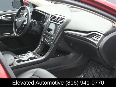 Used 2017 Ford Fusion SE w/ Equipment Group 201A image 6