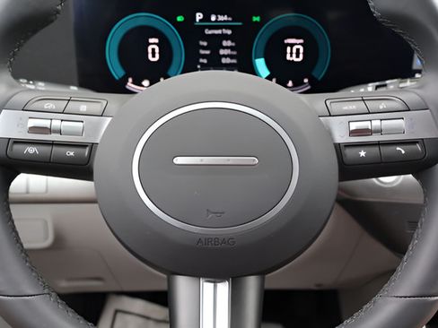 Used 2025 Hyundai Kona SEL FWD image 19