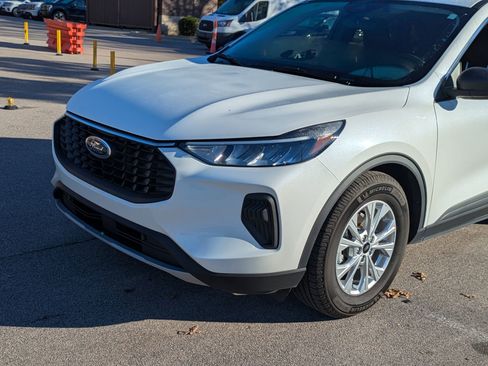 Used 2023 Ford Escape Active image 10