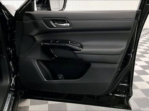 New 2026 Nissan Pathfinder Platinum image 37