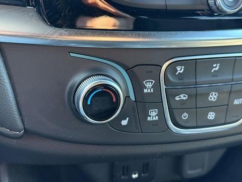 Used 2023 Chevrolet Traverse LT image 22