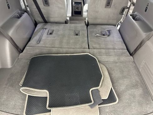 Used 2019 Chevrolet Traverse LT FWD image 32