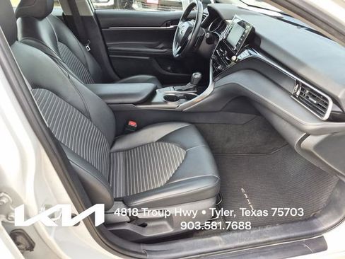 Used 2022 Toyota Camry SE w/ Convenience Package FWD image 10