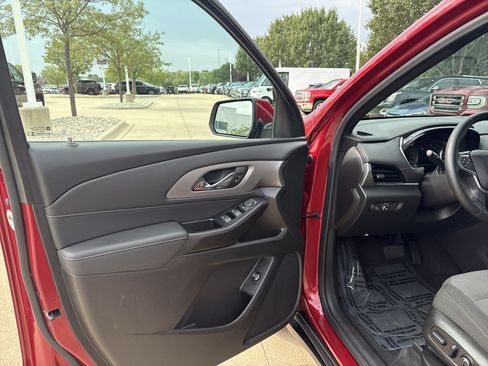 Used 2023 Chevrolet Traverse LT w/ Rear Camera Mirror Package AWD/4WD image 7