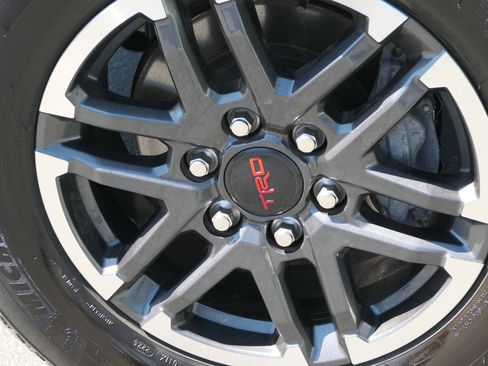 Used 2024 Toyota Tacoma TRD Sport image 12