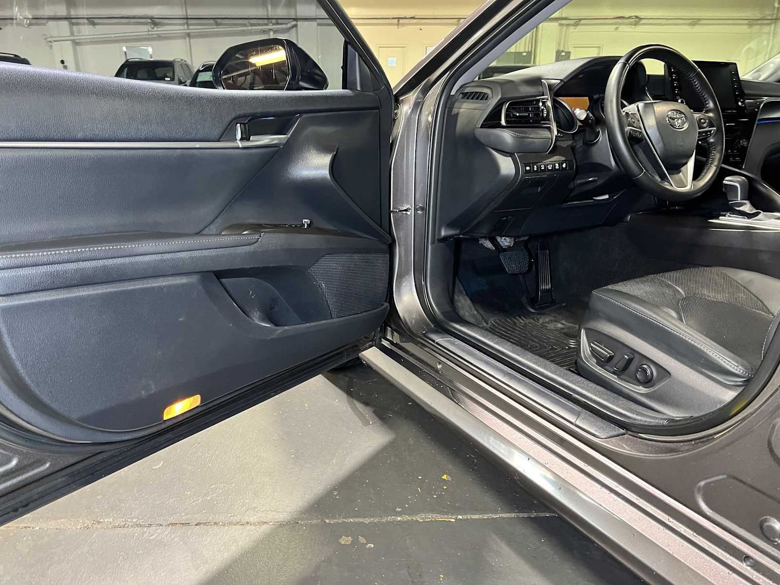 Used 2023 Toyota Camry XLE w/ Navigation Package FWD image 19