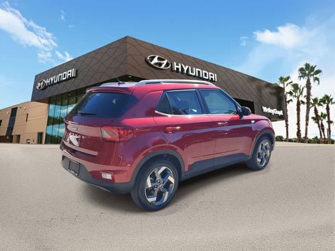 Used 2024 Hyundai Venue SEL image 3