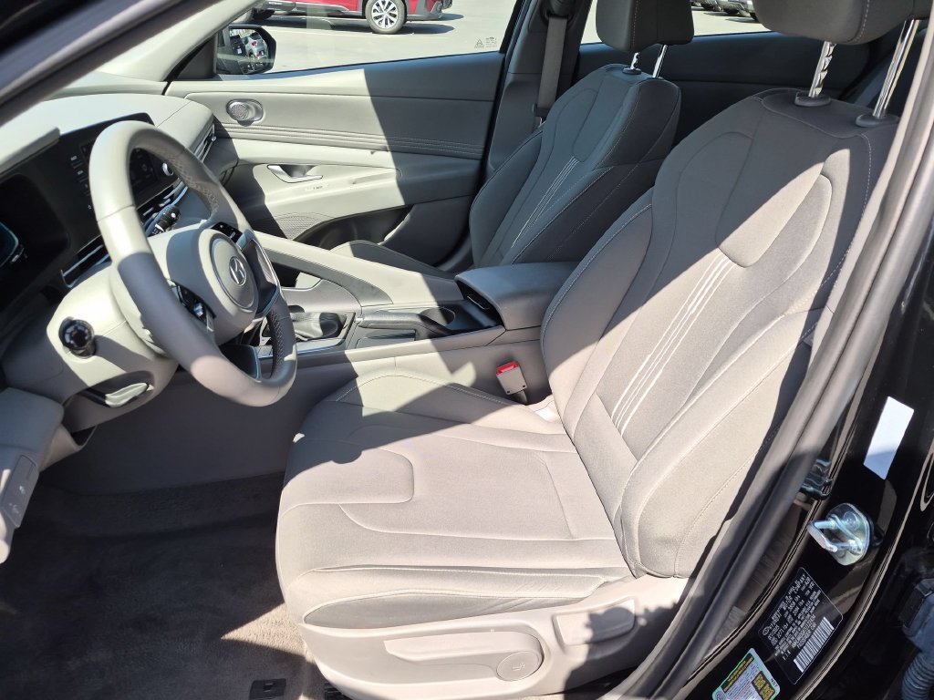 Used 2026 Hyundai Elantra Sport FWD image 25
