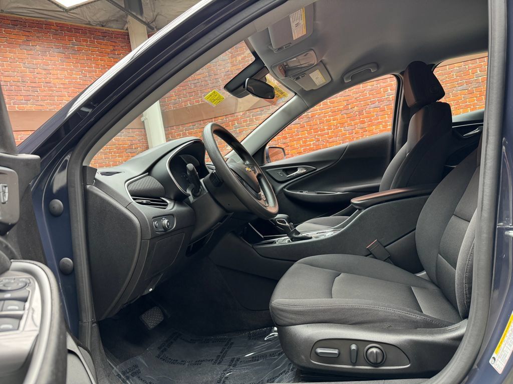 Used 2025 Chevrolet Malibu LT FWD image 22