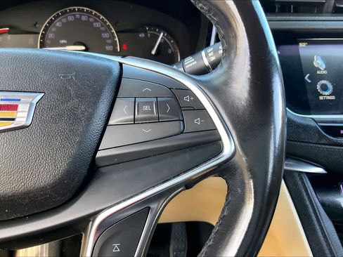 Used 2018 Cadillac XT5 FWD image 23
