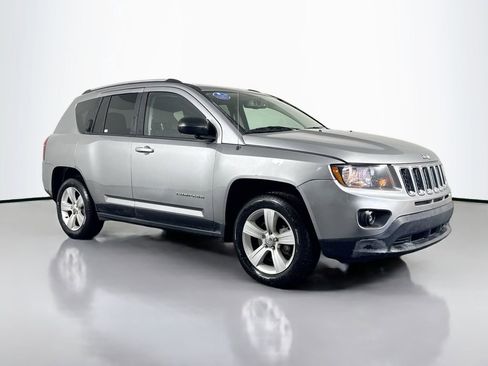 Used 2017 Jeep Compass Sport w/ Power Value Group image 3