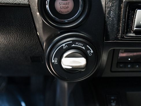 Used 2021 Nissan Titan PRO-4X w/ Pro-4x Convenience Package AWD/4WD image 20
