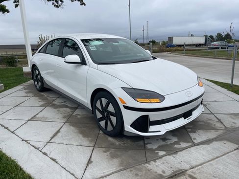 New 2025 Hyundai Ioniq 6 SE image 7