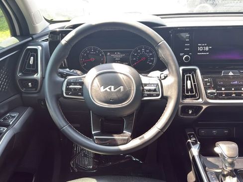 Used 2022 Kia Sorento S FWD image 17
