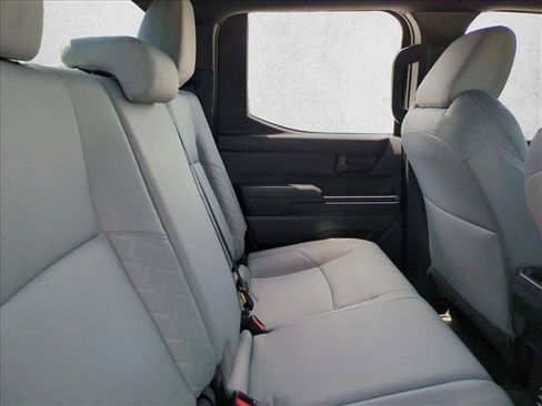 Used 2025 Toyota Tacoma SR5 AWD/4WD image 18