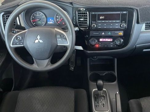 Used 2014 Mitsubishi Outlander ES image 11