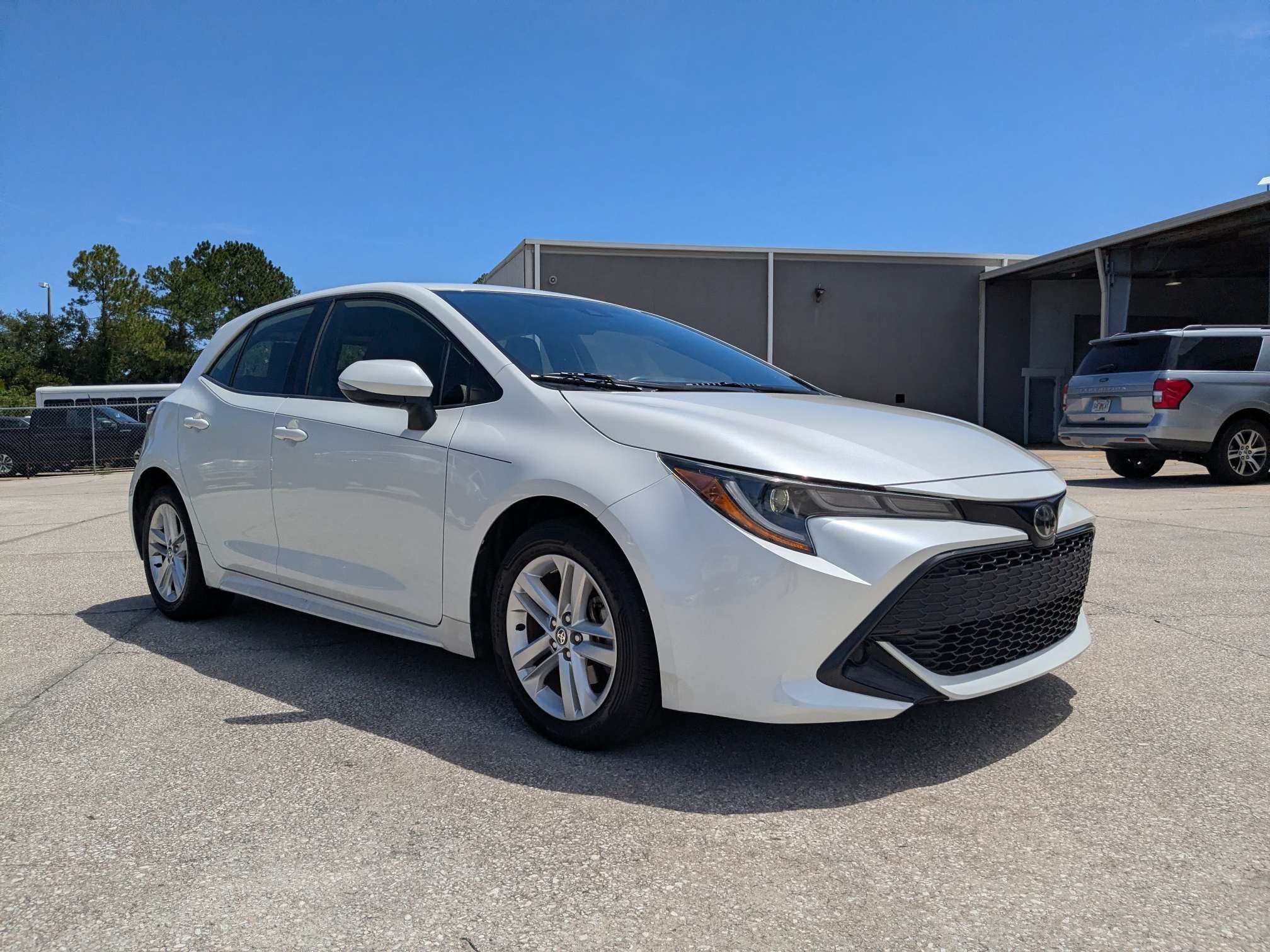 Used 2020 Toyota Corolla SE w/ SE Preferred Package FWD image 2