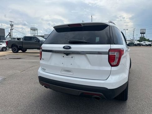 Used 2017 Ford Explorer XLT w/ Equipment Group 202A FWD image 20