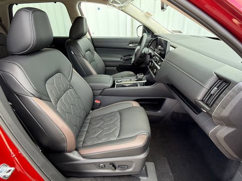 New 2026 Nissan Pathfinder Platinum AWD/4WD image 18