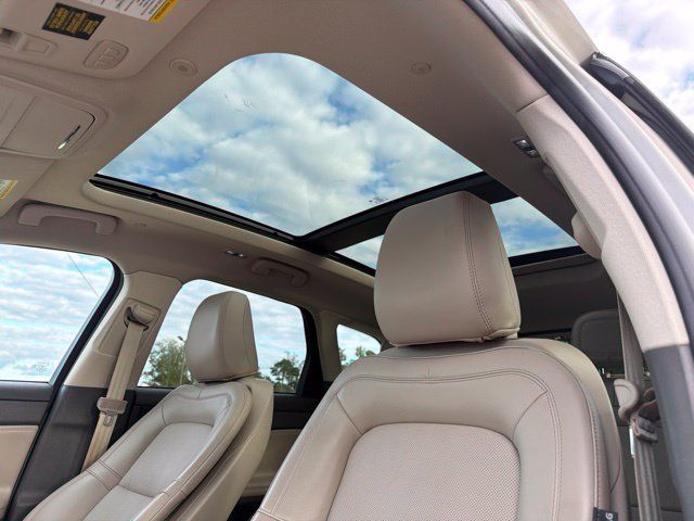 Used 2022 Lincoln Corsair FWD w/ Premium Package image 20