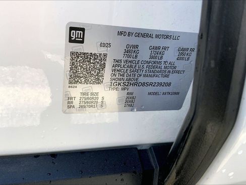Used 2025 GMC Yukon XL AT4 w/ AT4 Premium Package AWD/4WD image 33