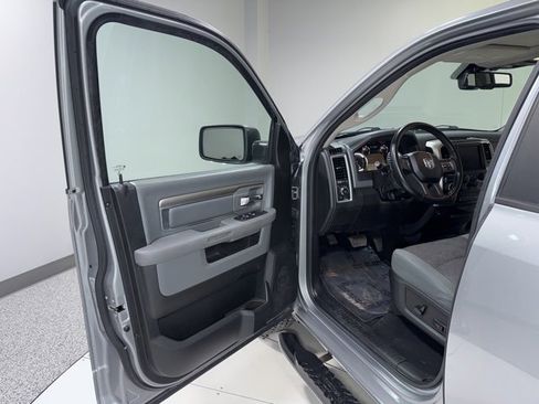 Used 2020 RAM 1500 Classic SLT w/ Luxury Group image 9