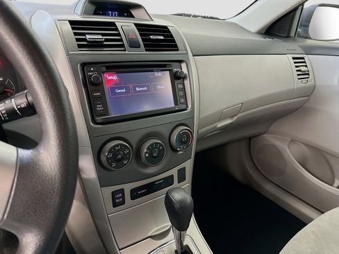 Used 2013 Toyota Corolla LE image 24