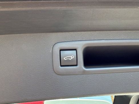 Certified 2025 Toyota Highlander XLE FWD image 34