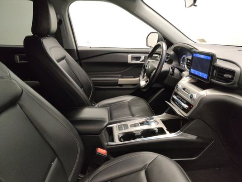 Used 2022 Ford Explorer XLT w/ Equipment Group 202A image 21