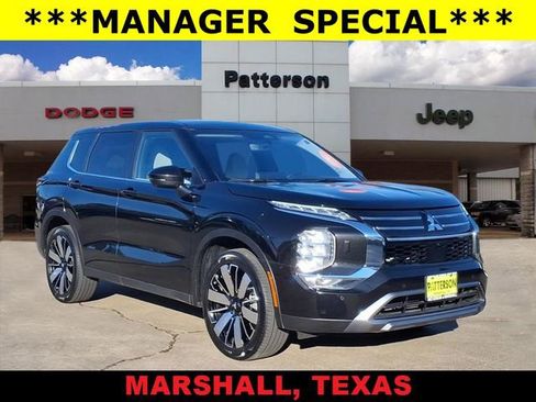 Used 2025 Mitsubishi Outlander SE image 1