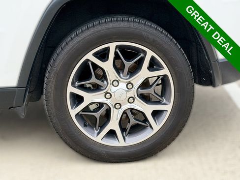 Used 2021 Jeep Grand Cherokee Limited w/ Premium Lighting Group AWD/4WD image 39