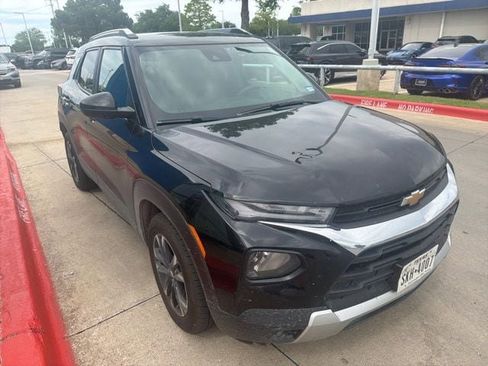 Used 2023 Chevrolet TrailBlazer LT FWD image 3