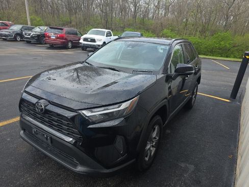 Used 2022 Toyota RAV4 XLE image 1