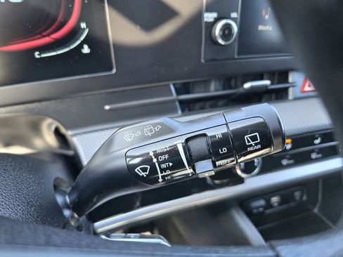 Used 2025 Kia Sportage LX image 20