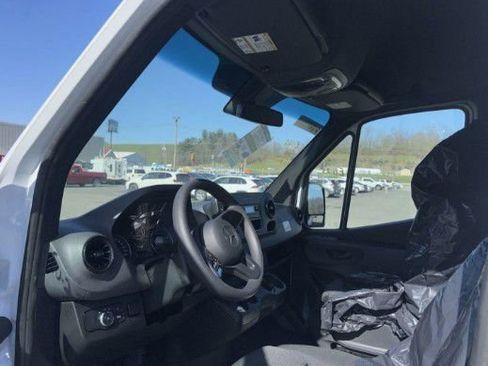 Used 2024 Mercedes-Benz Sprinter 3500 image 2