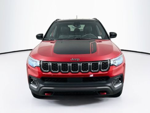 Used 2025 Jeep Compass Trailhawk w/ Trailer Tow Group AWD/4WD image 2