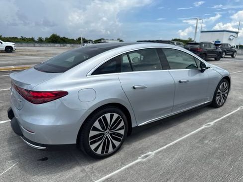 Used 2023 Mercedes-Benz EQE 500 4MATIC Sedan image 17