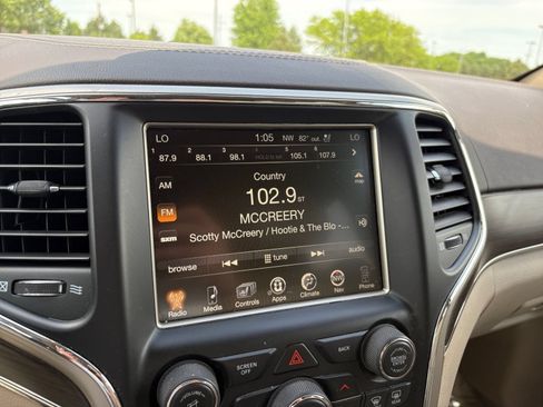 Used 2017 Jeep Grand Cherokee Overland AWD/4WD image 25