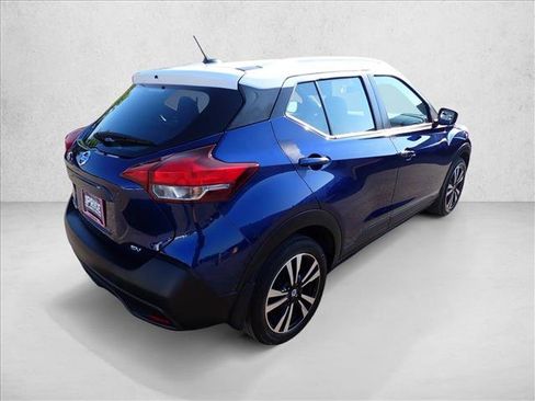 Used 2018 Nissan Kicks SV FWD image 4