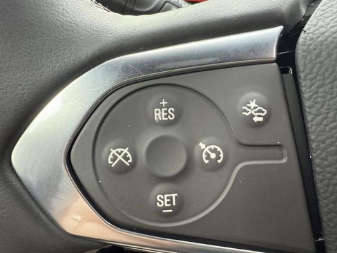 Used 2023 Chevrolet Traverse LT image 14