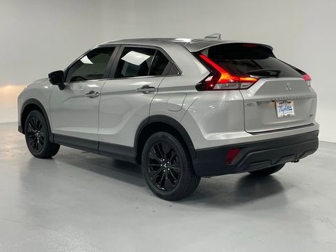 Used 2022 Mitsubishi Eclipse Cross LE image 3