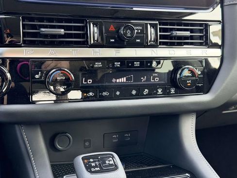 New 2026 Nissan Pathfinder SL w/ SL Premium Package AWD/4WD image 22