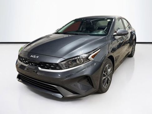 Used 2023 Kia Forte LXS w/ LXS Technology Package image 3