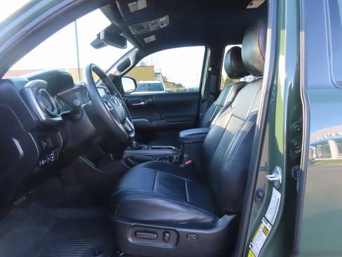 Used 2022 Toyota Tacoma TRD Sport image 13