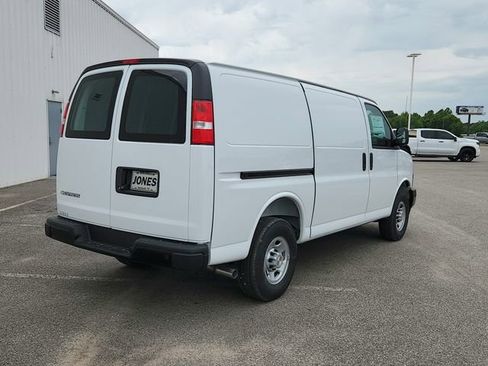 New 2026 Chevrolet Express 3500 RWD image 7