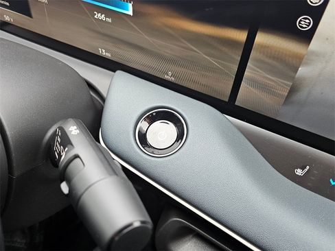 New 2026 Nissan Leaf Platinum+ image 24