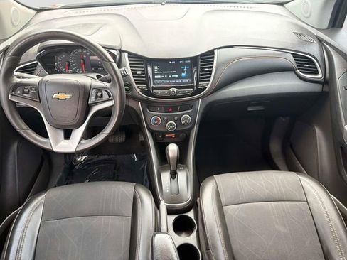 Used 2017 Chevrolet Trax LT w/ LT Convenience Package FWD image 19