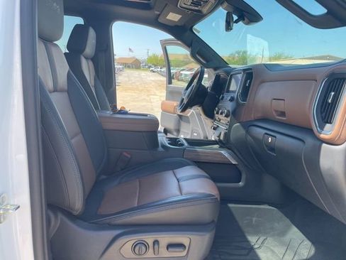 Used 2021 Chevrolet Silverado 1500 High Country w/ Technology Package image 19