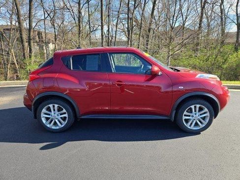 Used 2011 Nissan Juke SV AWD/4WD image 2