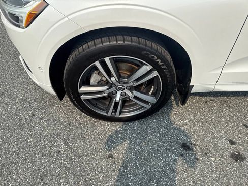 Used 2019 Volvo XC60 T6 Momentum w/ Multimedia Package AWD/4WD image 6